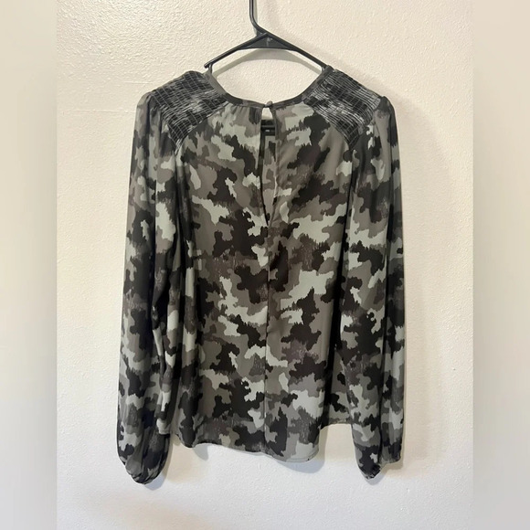 Peyton Jensen Evereve Smocked Camouflage Blouse - Small - Picture 3 of 7